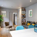 Cardinet Apartment